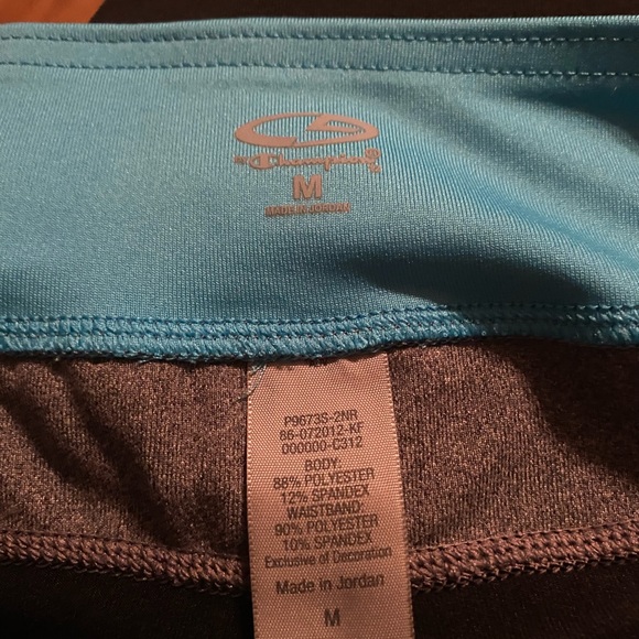Champion Women’s Yoga Pants Capris Size Medium - Picture 7 of 9